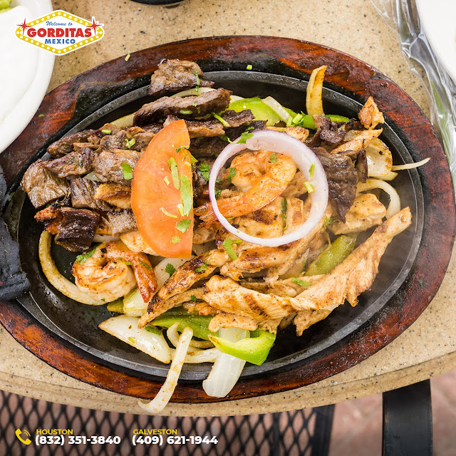 Chiken and Steak Fajitas with Shrimp