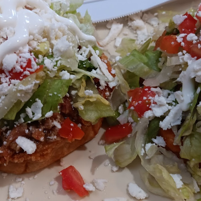 Sopes de Chicharrón Prensado