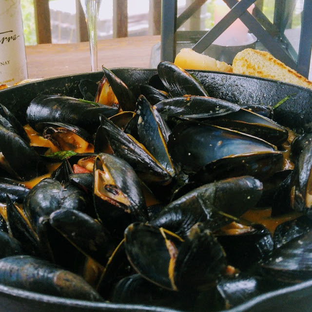 Mussels in a White Wine Herb Broth