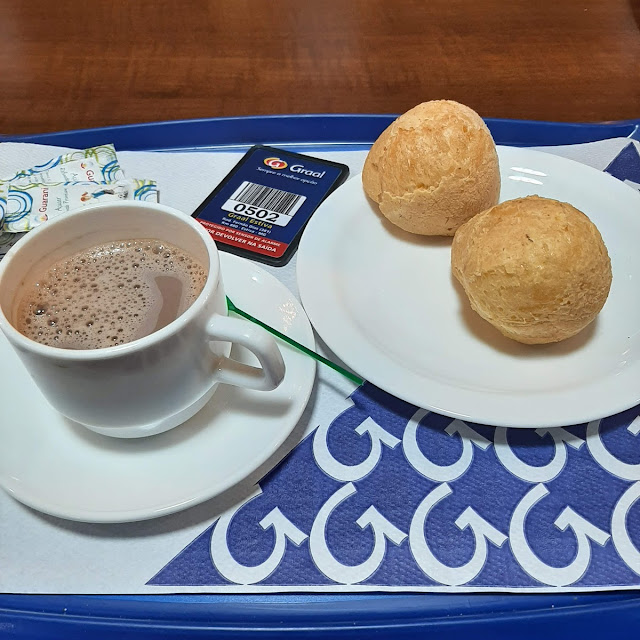 Pão de Queijo Com Café