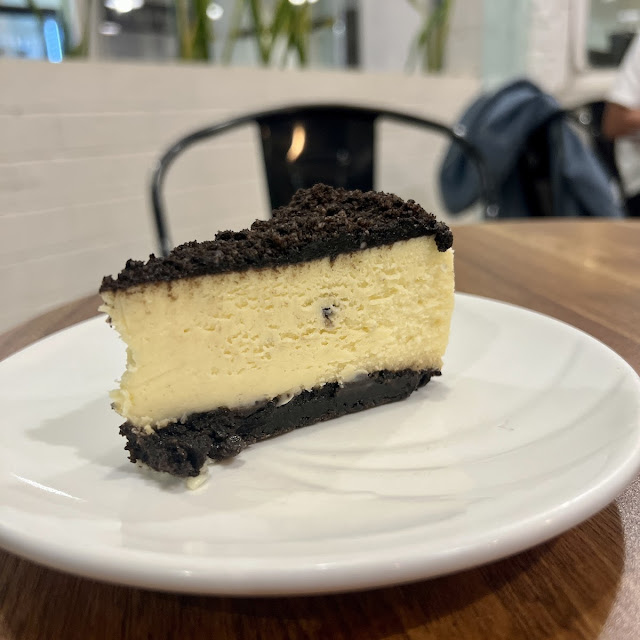 Oreo Cheesecake Slice