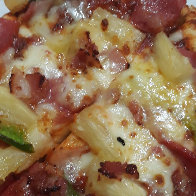 Solo Hawaiian Pizza