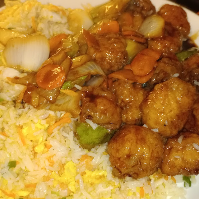 Buñuelo de Pollo Con Salsa de Ostra Y Chow Fun Mixto