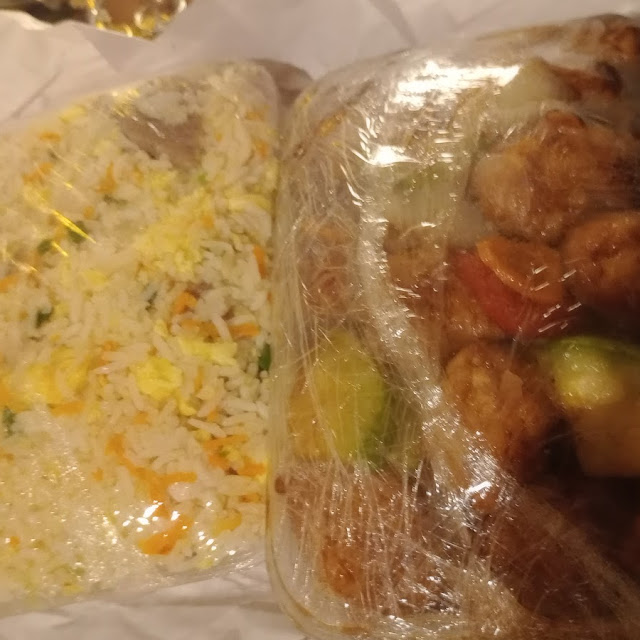 Chau Fan Mixto Y Buñuelo de Pollo Con Salsa de Ostras