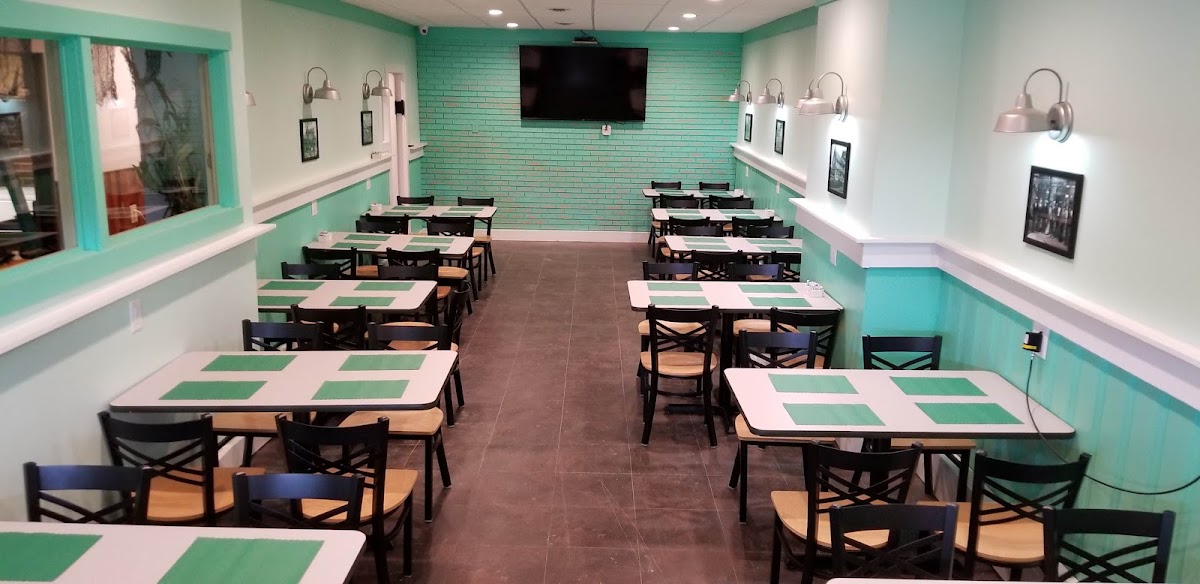 Gunny's Restaurant and Lounge