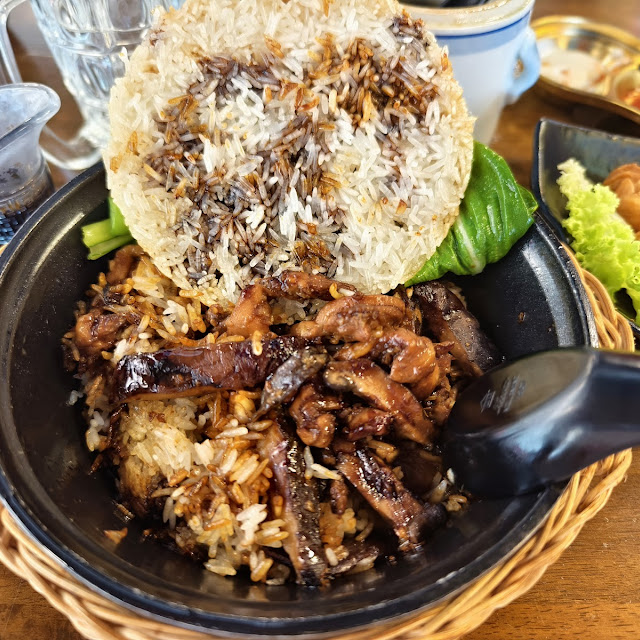 Chicken and Mushroom Claypot Rice