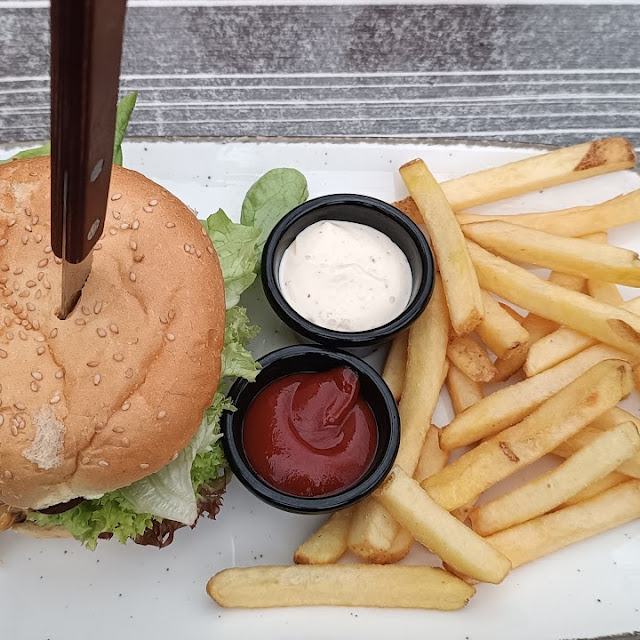 Chili Cheese Burger