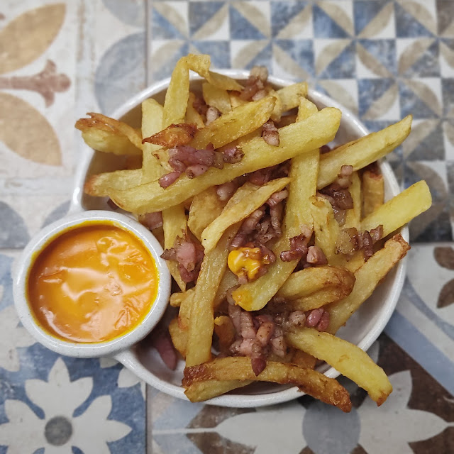 Papas Con Cheddar Y Beicon