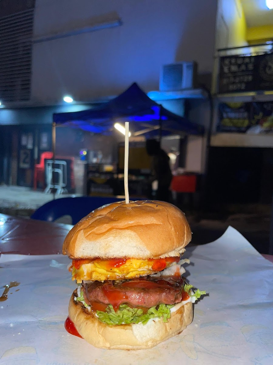 HAZBERHGER ( HazBurger ) Bukan Sekadar Burger Tepi Jalan