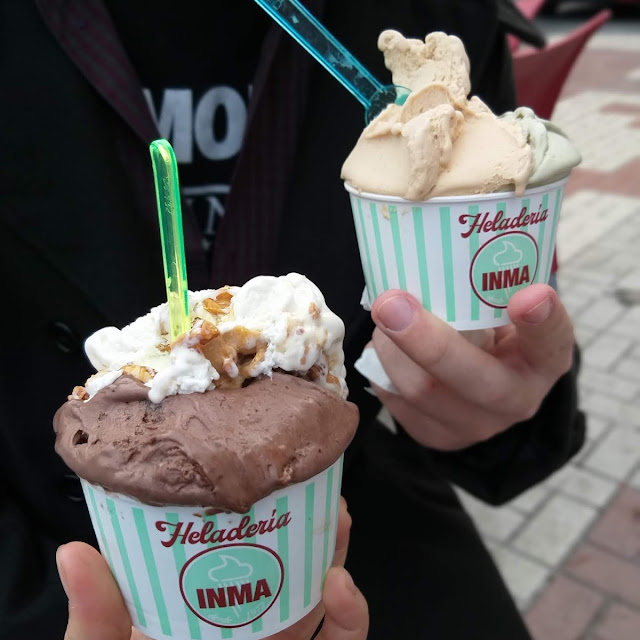 Helado Mediano de Kinder Bueno Y Panacota Y Helado Mediano de Pistacho Y Turrón