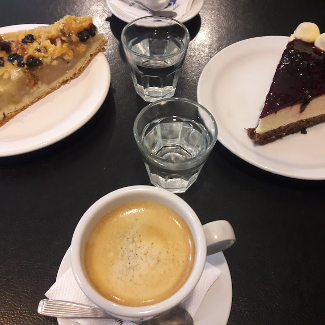 Torta de Manzana Y Torta de Frutos Rojos