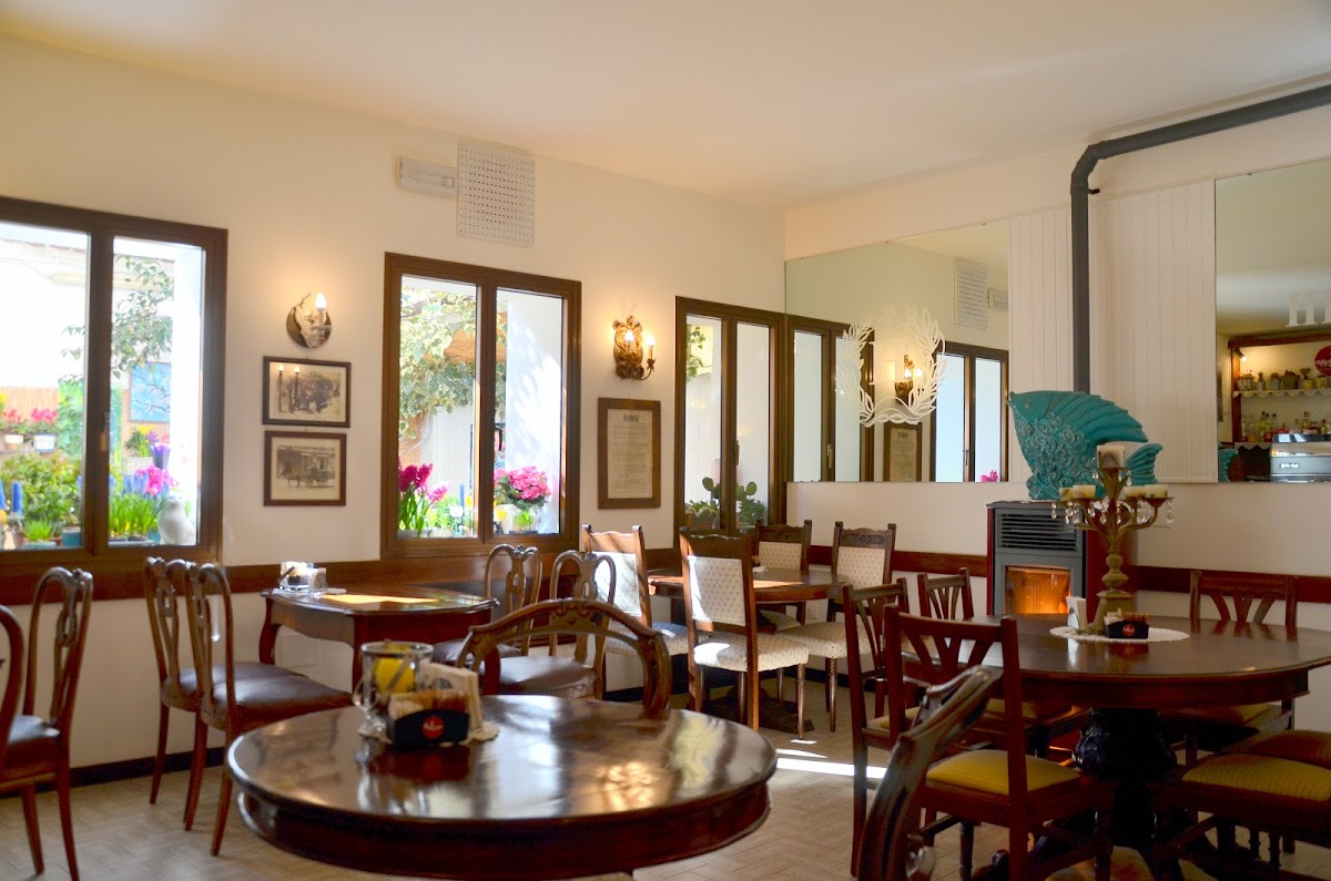 Hemingway Cafe