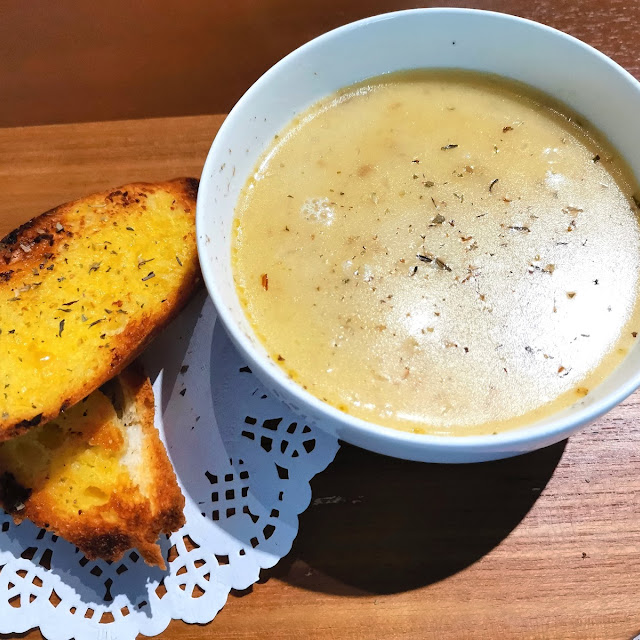 Mushroom Soup and Garlic Bread