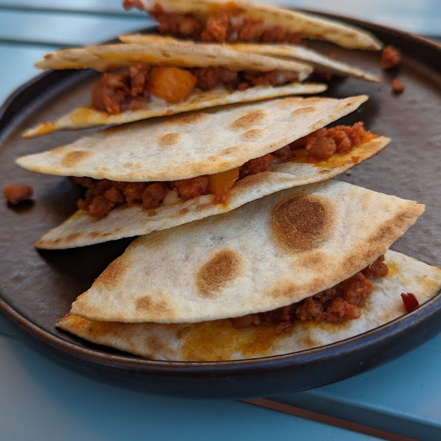 Quesadilla Con Carne