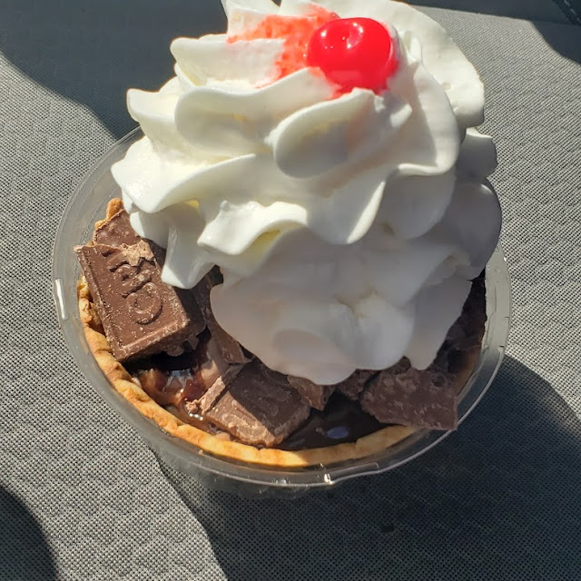 Chocolate Ice Cream with Crunch Bar