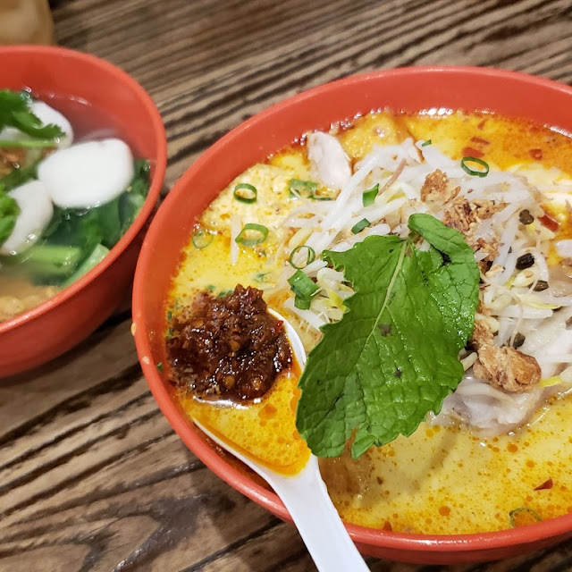 Hainan Chicken Laksa
