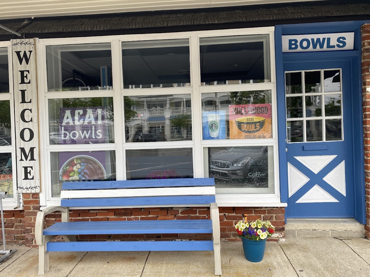 Hollywood Bikes &. Bowls Avalon ⭐️⭐️⭐️⭐️