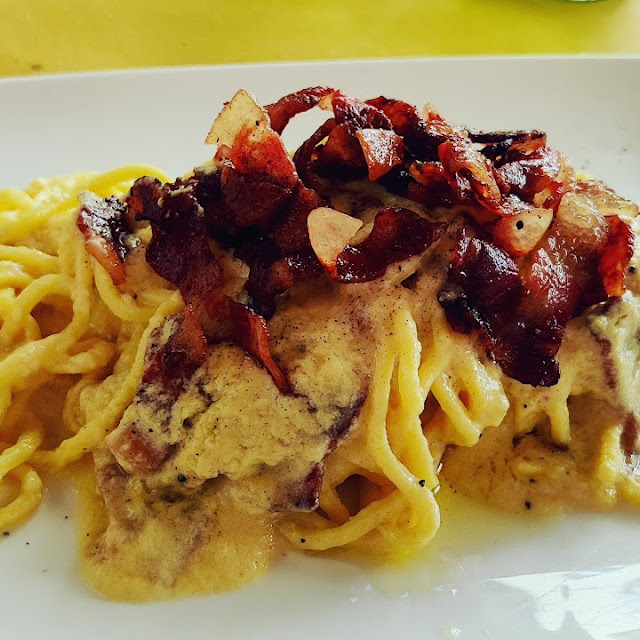 Carbonara Spaghetti With Guancial Band Pecorino Cheese