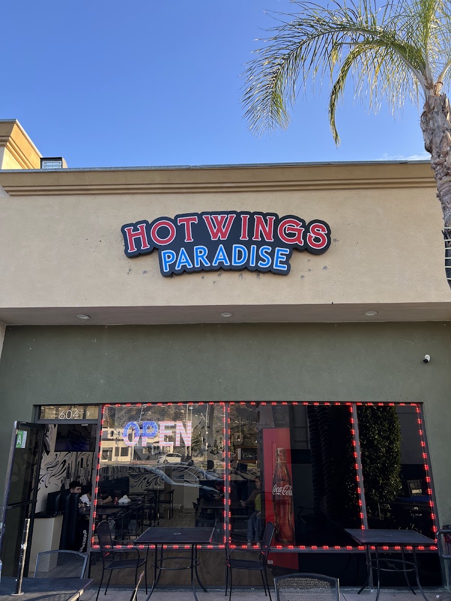 HOT WINGS PARADISE