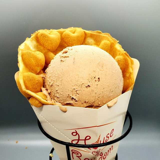 Bubble Waffle with Ice Cream