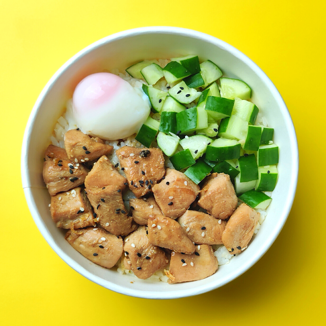 black-pepper chicky bowl - ข้าวหน้าไก่พริกไทยดำ