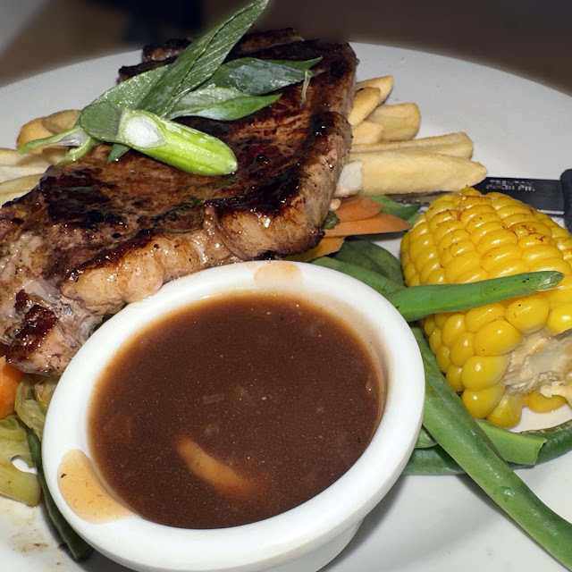 Steak Vegetables and Chips