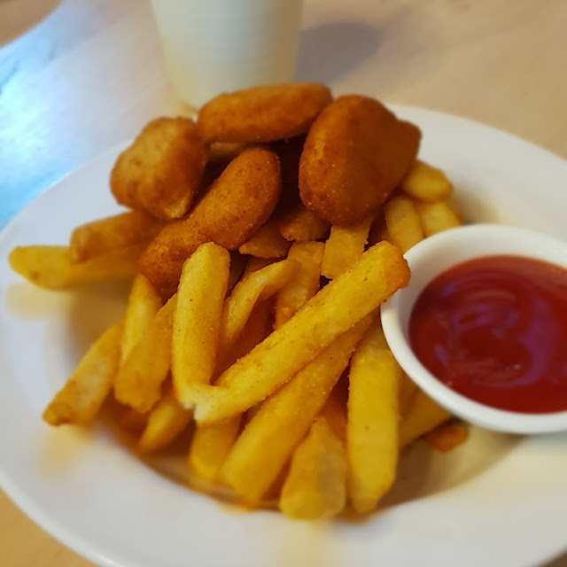 Kids Meal Chicken Nuggets and Chips