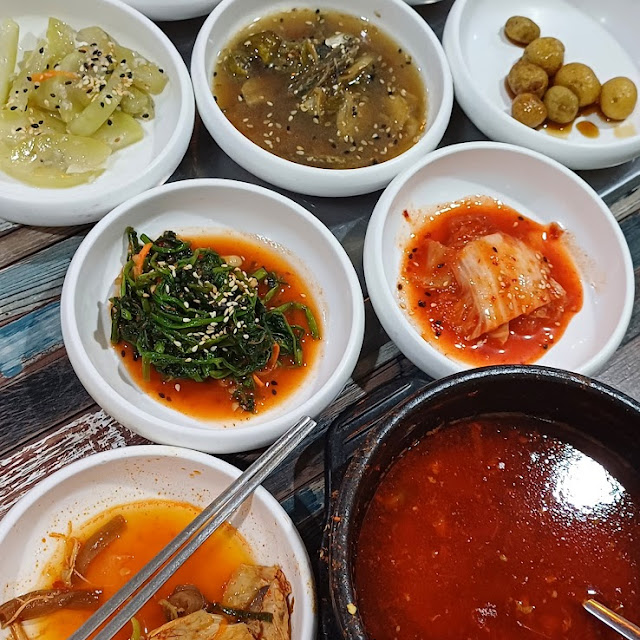 Banchan with Dak GE Jang