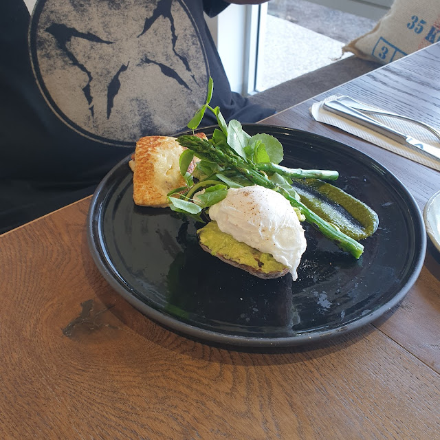 Smashed Avocado Egg