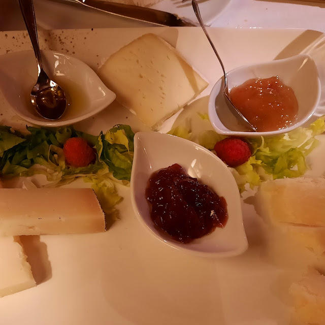 Piatto Misto Di Formaggi Mixed Cheeses Selections