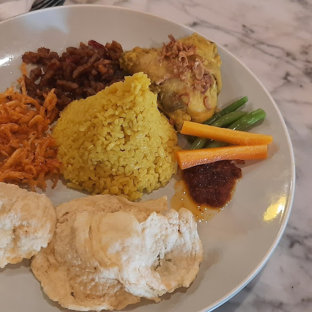 Nasi Tumpeng Kuning