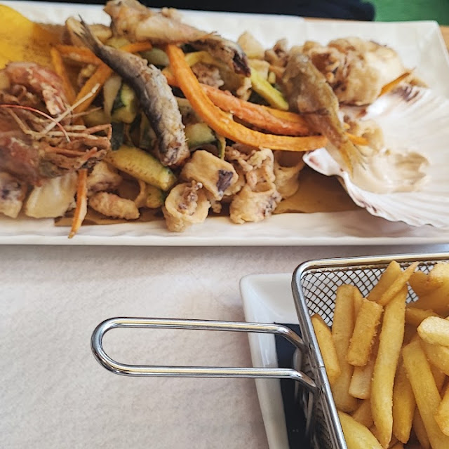 Frittura Mista Con Patatine Fritte