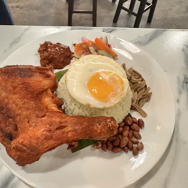 Nasi Lemak Bras Mari with Fried Chicken Thigh