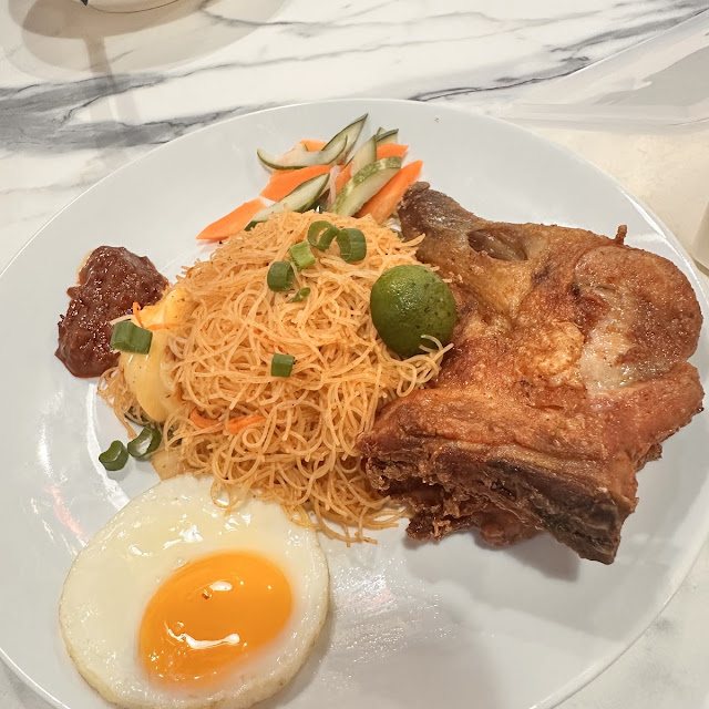 Fried Mee Siam with Chicken Thigh