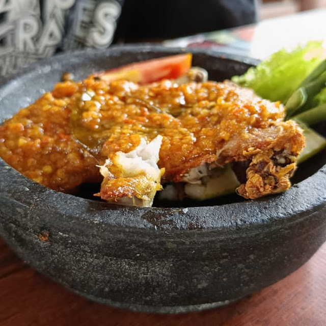 Ayam Penyet Goreng