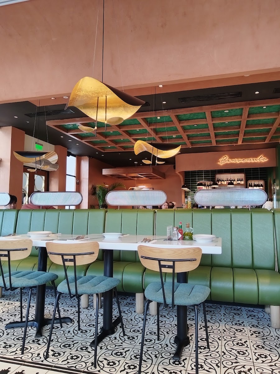 Italianni's Harbor Point