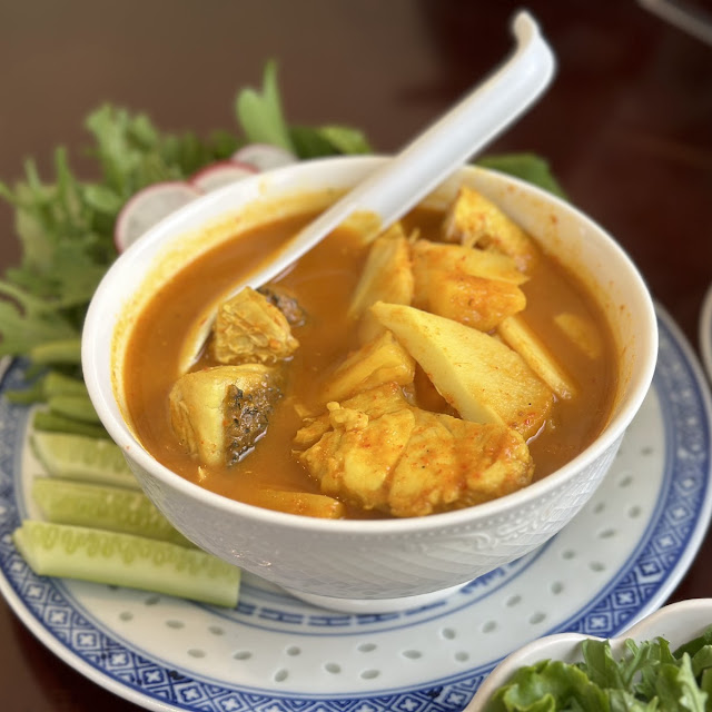 Lump Crab Meat Curry with Rice Noodle
