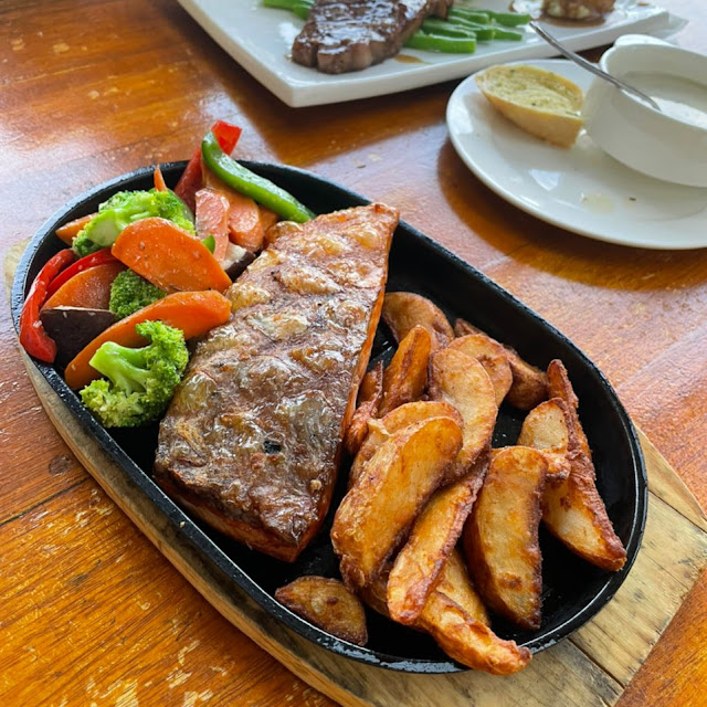 Salmon Sizzling Steak