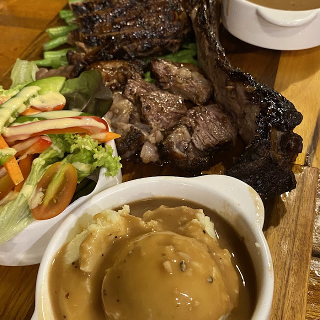 Wagyu Tomahawk