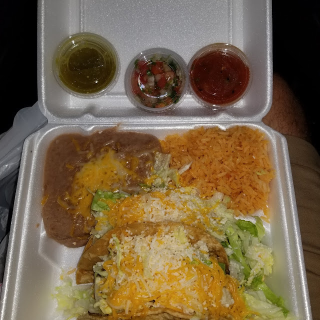 Tacos De Pollo Con Frijoles Y Arroz