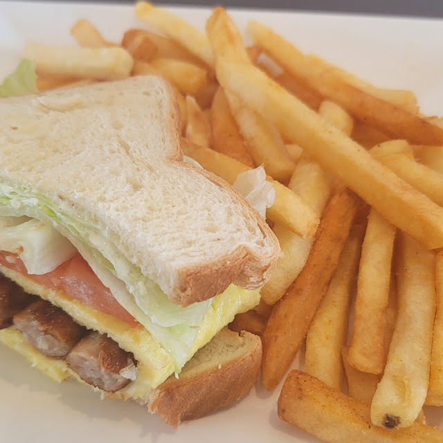 Club Sandwich w Fries