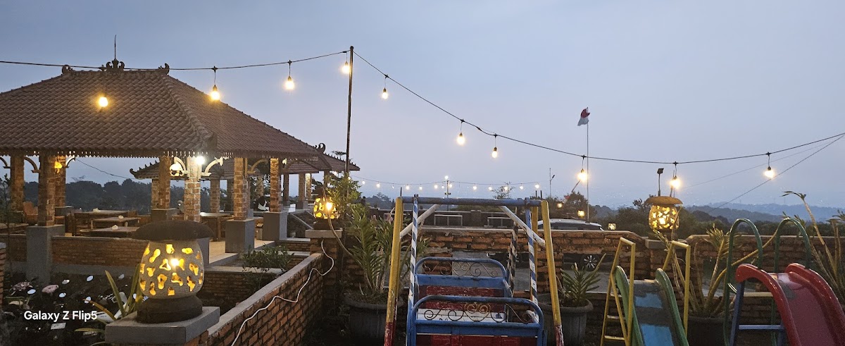 Joglo Resto & Camp Ciapus