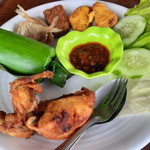 Nasi Timbel Komplit