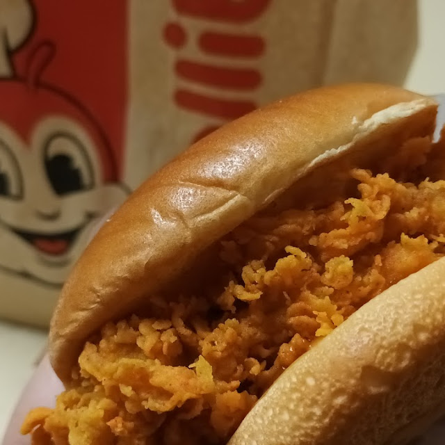 Jollibee Chivken Karaage Sandwhich