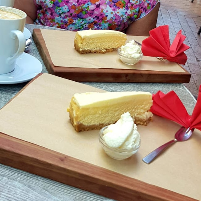 Lemon Cheesecake