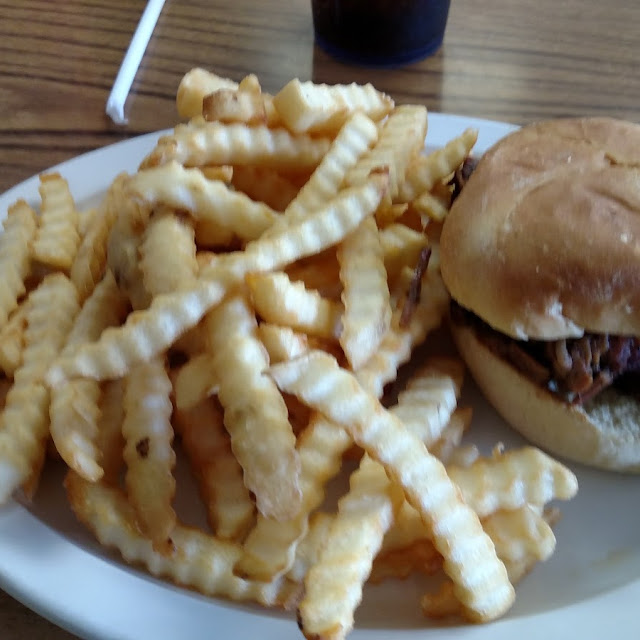 Brisket Sandwich w Fries