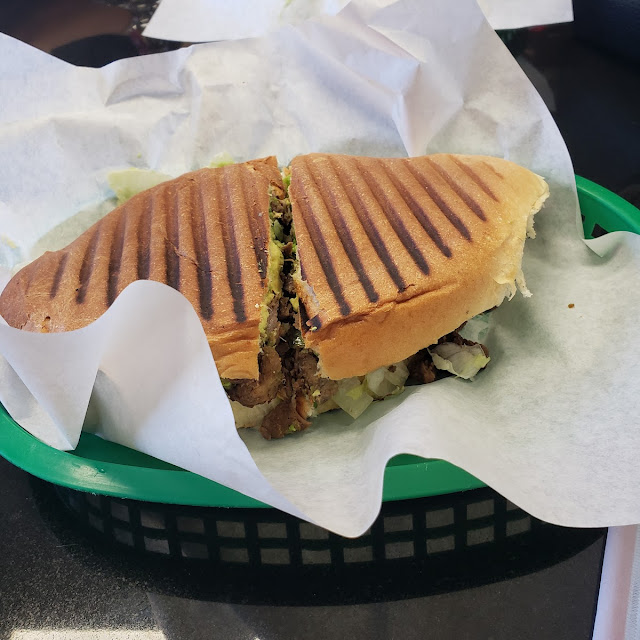 Torta de Asada Con Aguacate