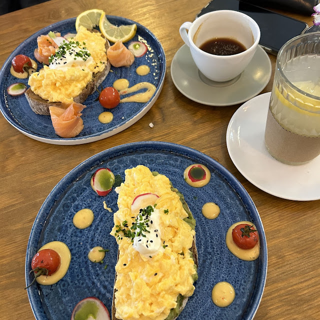Scrambled Eggs with Avocado