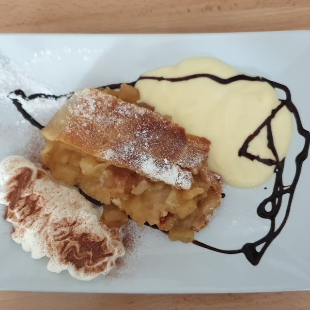 Apfelstrudel Mit Vanillesauce