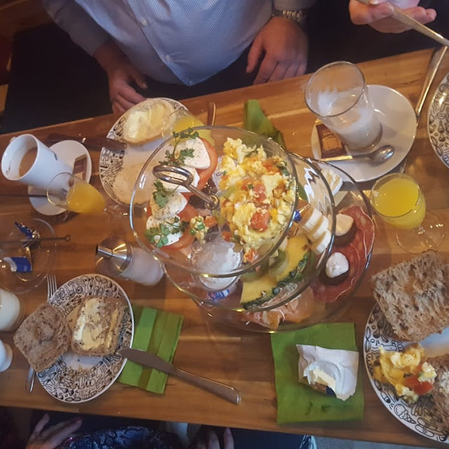 Frühstück Deluxe Für 3 Personen